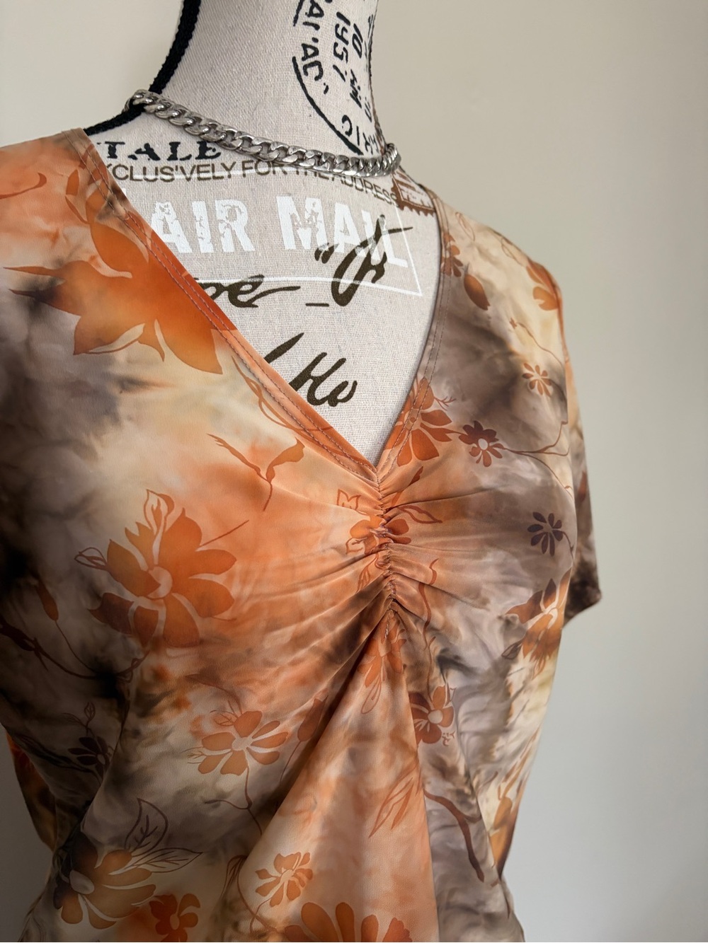 Y2K Vintage Initiatives Brown Fairy Whimsy Goth Short Sleeve V-Neck Floral Top - Picture 3 of 9